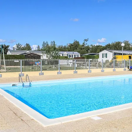 Κάμπινγκ Beautiful Caravan In With 3 Bedrooms, Wifi And Outdoor Swimming Pool Montmartin-sur-Mer